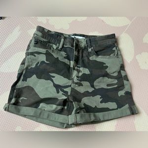 Camo shorts size Med